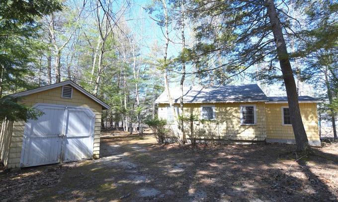 Gray Cabine | Classic Maine camp on Little Sebago Lake. Pet-friendly!