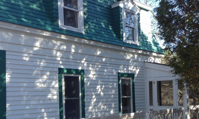 Georgetown Cottage | Cottage classique dans le Maine avec véranda grillagée