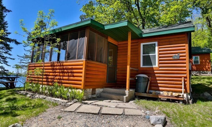 Puposky Cabine | Classic Minnesota Lakefront Cabin - Private Beach & Resort Amenities