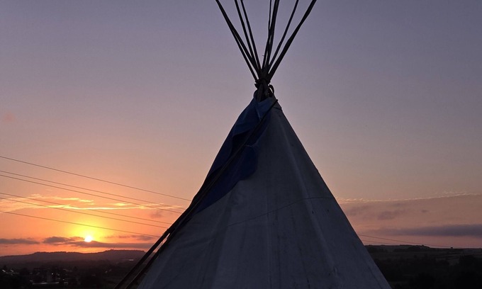Bulford Location De VR | Tipi-Classique-Espace sanitaire-Vue sur la campagne