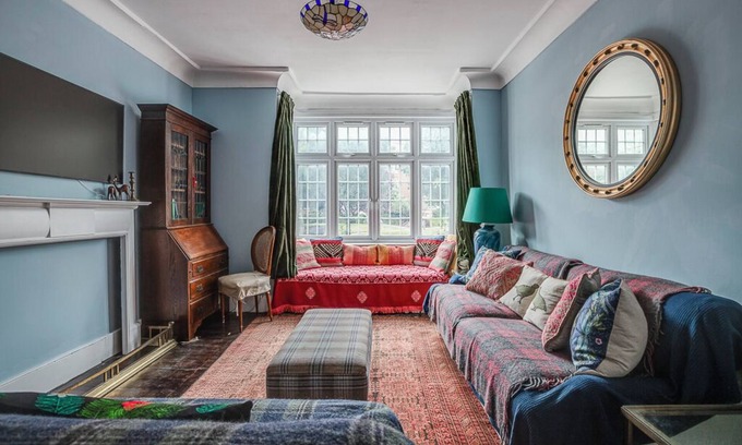 West Hill Maison | Classic Victorian House & Garden, 25 mins from Central Museums