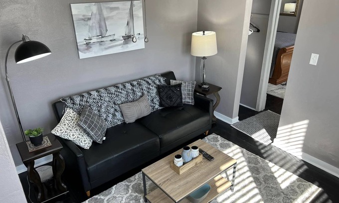 Bartonville Appartement | Classy Apt Mins from Airport and Peoria Hospitals Bartonville, IL
