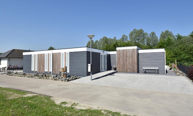 Sint-Annaland Maison | Classy Holiday Home in Sint Annaland Barbecue