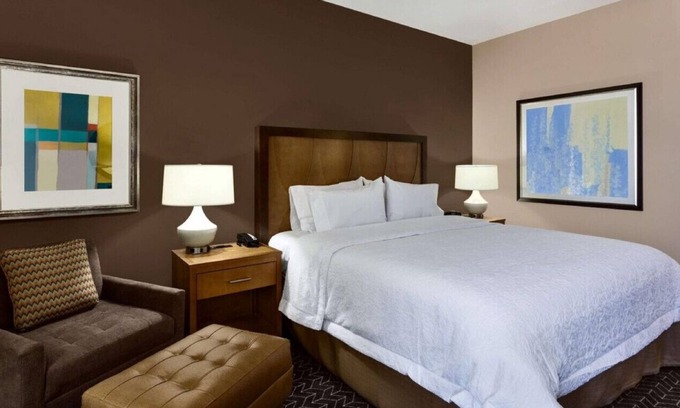 North Clayton Maison | Classy & Modern King Rm w/ Free Hot Breakfast!