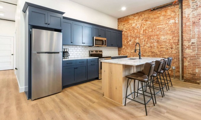 Millersburg Appartement | Clay St. Suite - American Hall