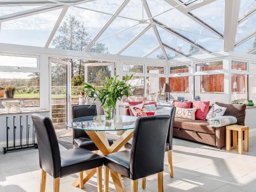 Whitecroft Maison | Claysun House