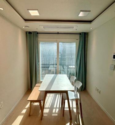 Gaebong-dong Appartement | Clean 2 SuperSingle Beds House