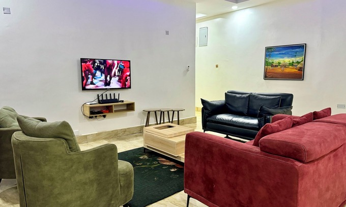 Utako Appartement | CLEAN 2BEDROOM FLAT at UTAKO ABUJA. 24hrs LIT with AC, WIFI & KITCHEN