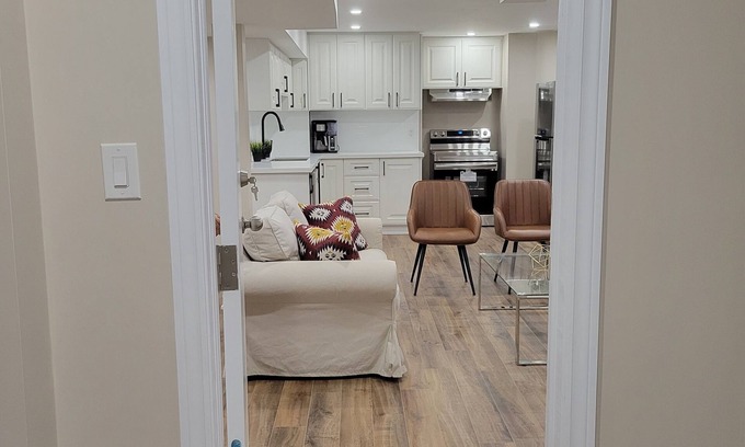 Whitby Appartement | Clean and Modern Guest Suite in Whitby