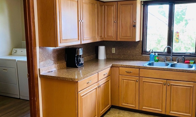 Hermitage Maison | Clean & Basic One Floor House Close to Park & Lake