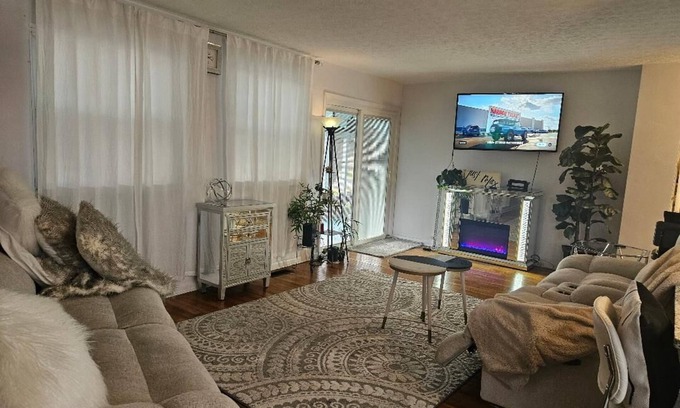 Columbus Appartement | Clean Calm Serene Stylish Home. Screened patio for smoking, cooking or relaxing.