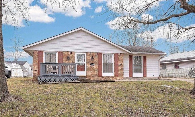 Hemlock Maison | Clean & classic ranch, pet friendly, w/ a fenced yard