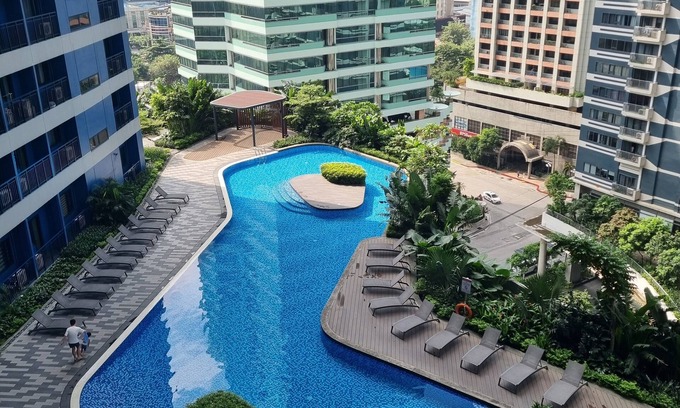 Urdaneta Maison | Clean, Comfy and Convenient condo in Makati
