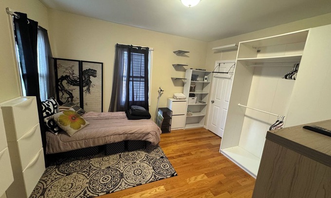 Linden Appartement | Clean comfy smoke friendly 2 bedroom stay