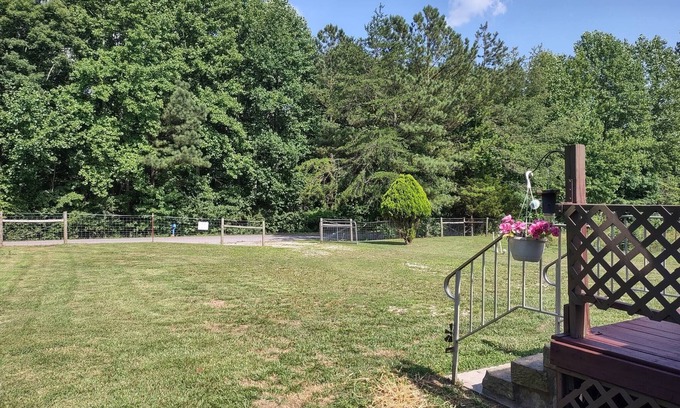 Saint Andrews Maison | Clean, Cozy Home W Kitchen Near I-24 Pet Friendly