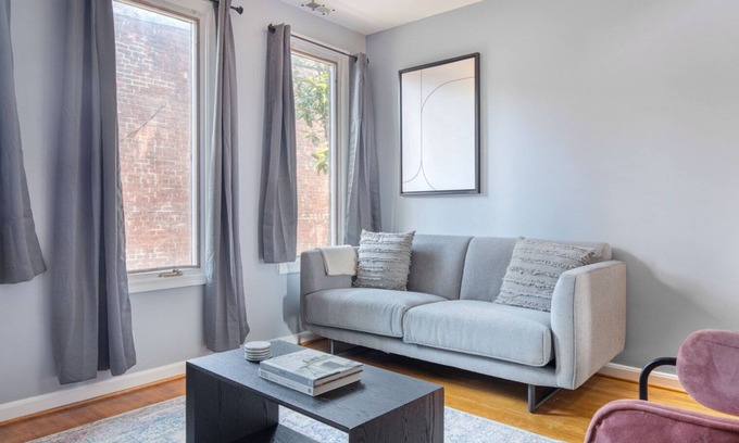 Georgetown Appartement | Clean Georgetown 2BR w/ W/D, nr Embassy Row & Nightlife, by Blueground