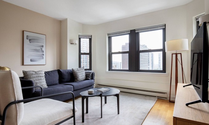 Gold Coast Appartement | Clean Gold Coast 1BR w/ Doorman & Gym, nr Park & Beach, by Blueground