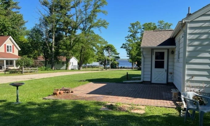 Fremont Maison | Clean/Quiet ranch home- 1 Block from Public Beach- Fremont