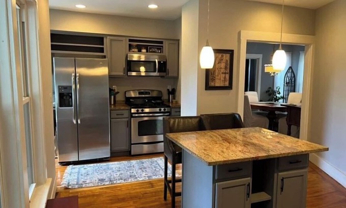 Auburn Maison | Clean, secure, fully furnished 2nd floor home