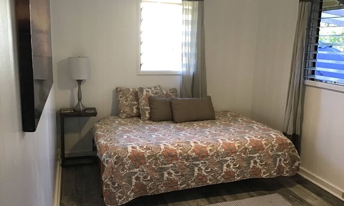 Haleiwa Lit Et Petit-Déjeuner | Clean single room across the street from the beach. 5 min walk to Historic town