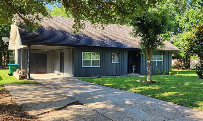 Kreole Maison | Clean, Spacious, 3BR 2BA, Handicap Access