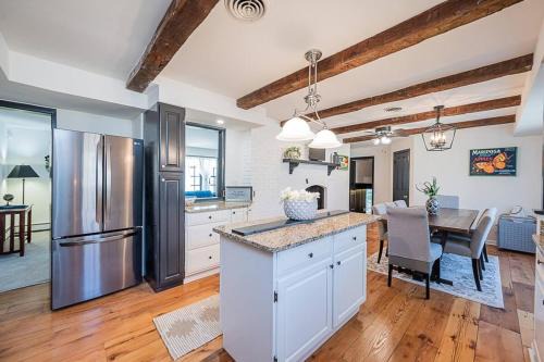 Reisterstown Maison | Clean & Spacious Modern Farmhouse