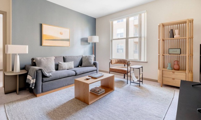 Contra Costa Centre Appartement | Clean Walnut Creek 2BR w/ Sundeck, Pool & Gym, nr BART, by Blueground