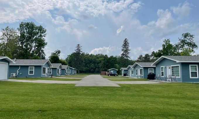 Bemidji Cabine | Clear Vue Resort on Lake Bemidji - 1 bedroom cabin