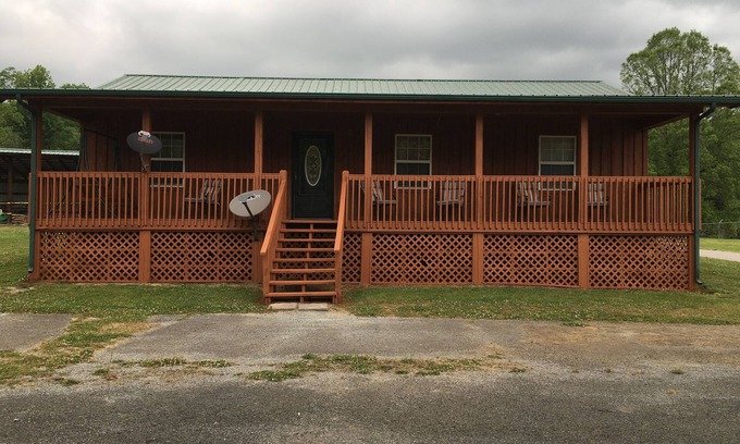 Newcomb Maison | CLEARFORK CREEK LODGING & RV CAMPGROUND HOUSE