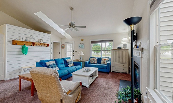 Clearwater Maison | Clearwater Home Close to the Beach w/Shared Pool, Private Washer/Dryer