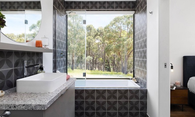 Eganstown Maison | Clematis Villa - Modern couples retreat with bath and views