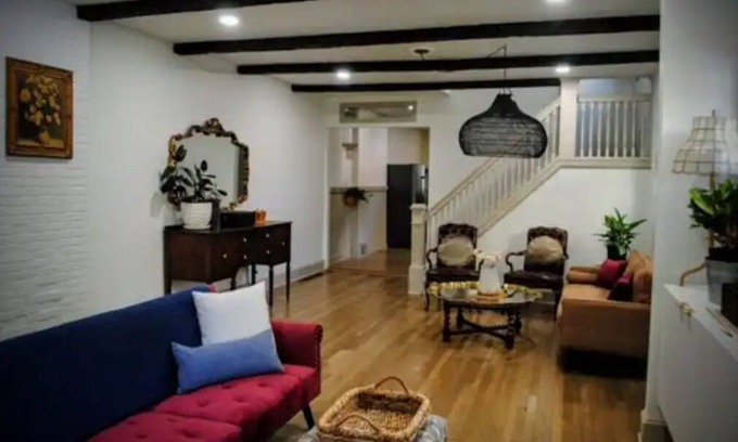 Detroit - Shoreway Maison | Cleveland Hideaway on Clifton