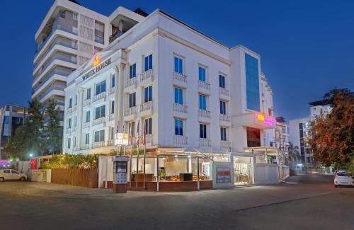 Vadodara Appartement | Click White House Residency, Vadodara