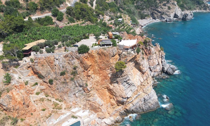 Seki Villa | Cliff house with magnificent view by the sea in Alanya