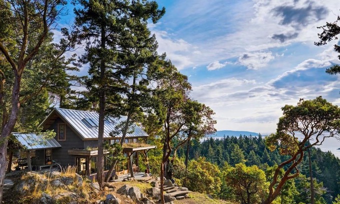 Pender Island Maison | Cliff Top Family Home Over Looking the Ocean