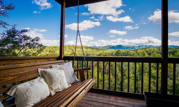 Newport Cabine | Cliffhanging Cabin Over French Broad River b / t Hot Springs, NC et Gatlinburg Tn