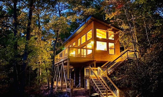 Stanton Cabine | Cliffline Twilight*WOW*Hot tub! Pet Friendly!
