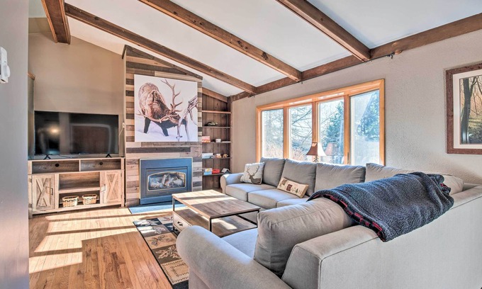 Union Dale Maison | Clifford Hilltop Home on 10 Acres!