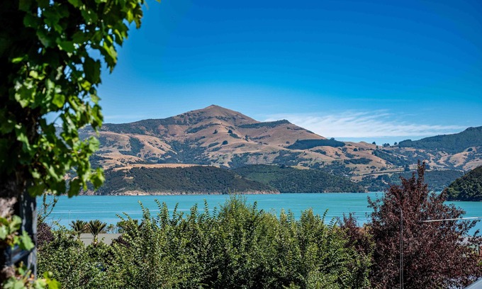 Akaroa Maison | Cliffside - Akaroa Holiday Home