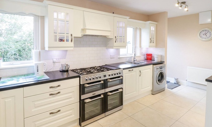 Tullycross Cottage | Clifftop Haven