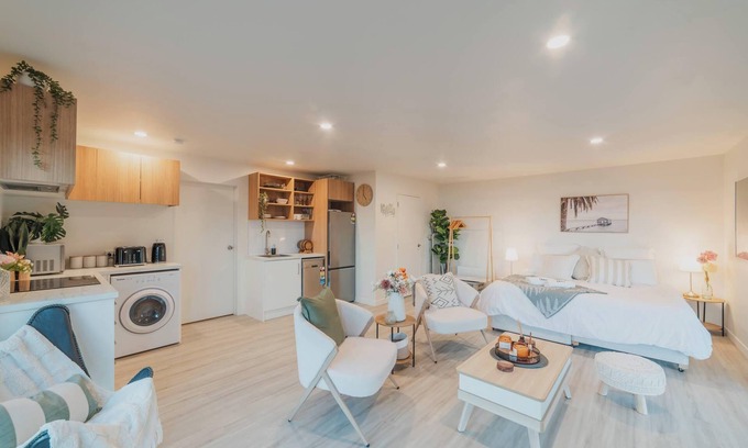 Redcliffs Maison | Clifftop Studio - Views & More