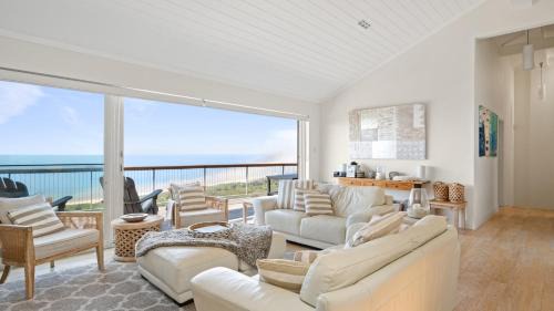 Killcare Heights Maison | 'Clifton' by HolidayCo