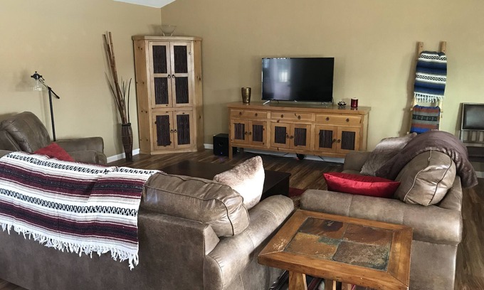 Tucson Maison | Près de U of A, à la maison avec piscine, 6 personnes!