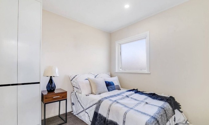 Papatoetoe Maison | Close to airport and motorways and shipping