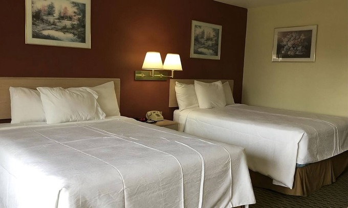 Cabot Maison | Close to Arkansas Museum! 2 Units w/ Free Breakfast & Parking, Pets Allowed!