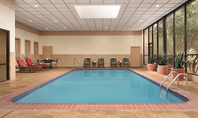 Fort Worth Hôtel | Close to Attractions! On-Site Restaurant, Indoor Pool, Hot Tub, Free Parking