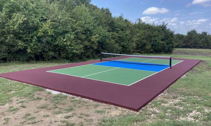 Lorena Maison | Close to Baylor & Silos: 3 BR Home Pickleball Court, Ping Pong Table & Barn