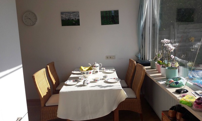 Municipality of Zoetermeer Maison | Close to beach & cities; Spacious house with a big garden