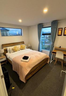 Linwood Appartement | Close to City and Beach - Modern Home with Garage