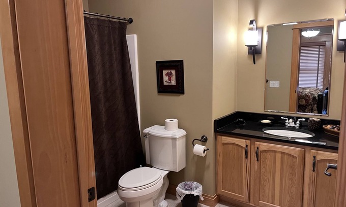 Conneaut Lakeshore Maison | Close to- Conneaut Lake Park, Fish Commission Boat Launch, Fishing, Dining, Golf